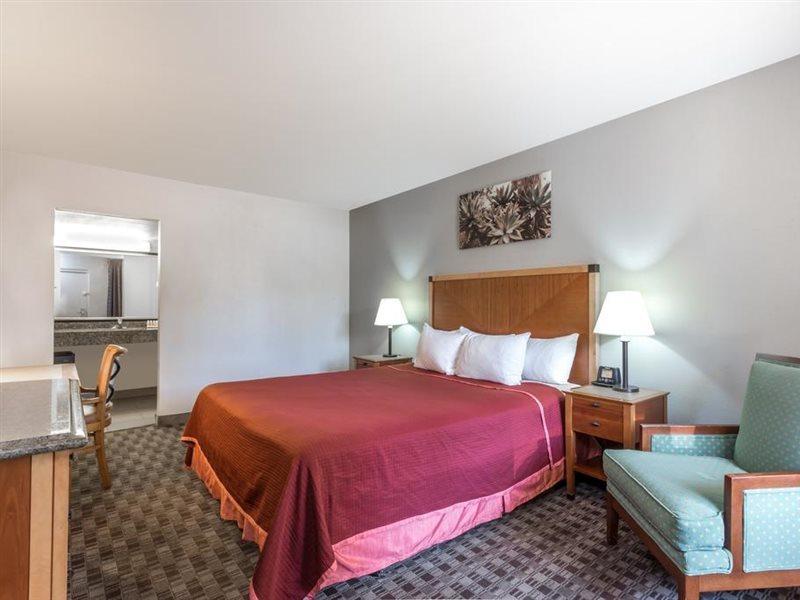 Howard Johnson By Wyndham Scottsdale Old Town Ngoại thất bức ảnh